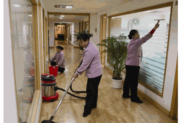 萬(wàn)家家政 專業(yè)服務(wù)，讓家更溫暖